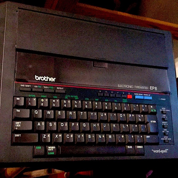 Electronic typewriter EP6 with word spell needs a cord an takes batteries
